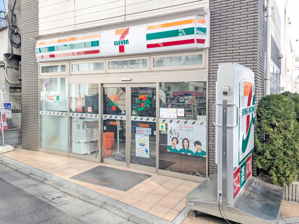 コンビニ　セブンイレブン三軒茶屋病院前店（コンビニ）まで234m