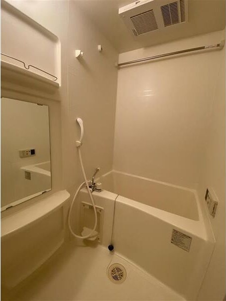 バス・シャワールーム　同物件別部屋写真