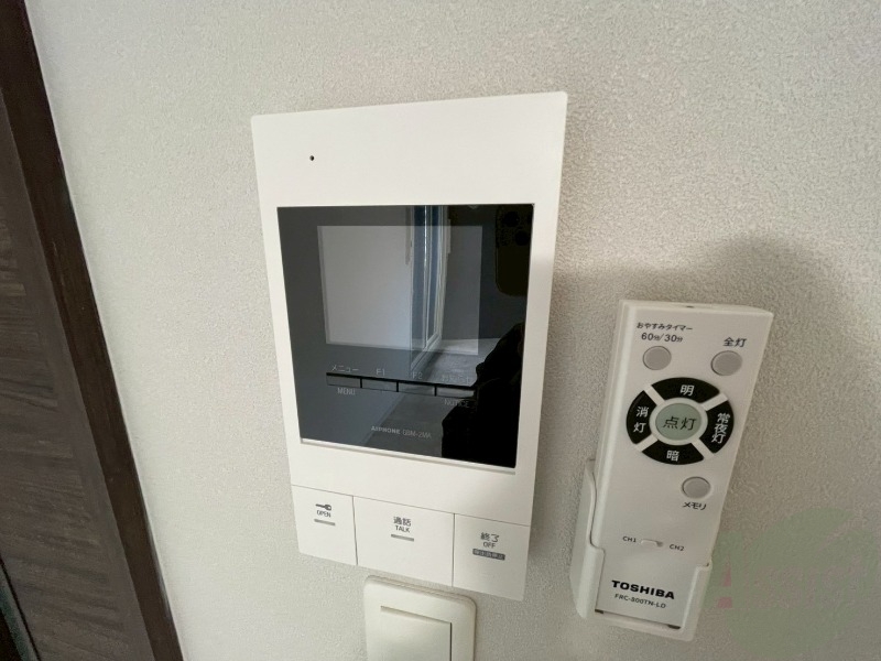 セキュリティ　ＴＶモニター付インターホンです。来客者の顔が見えるので安心！