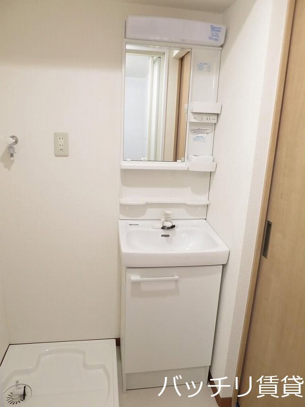 洗面設備　画像は別号室タイプの為、現状を優先致します。
