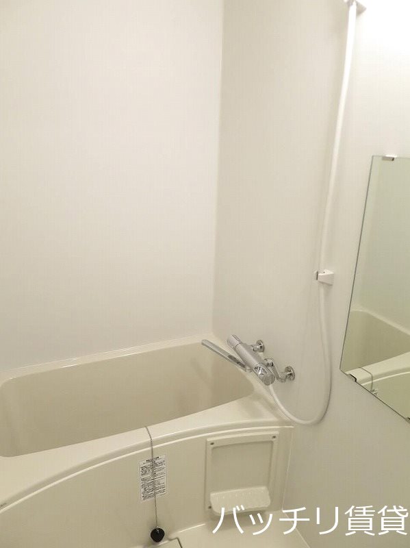 バス・シャワールーム　画像は別号室タイプの為、現状を優先致します。