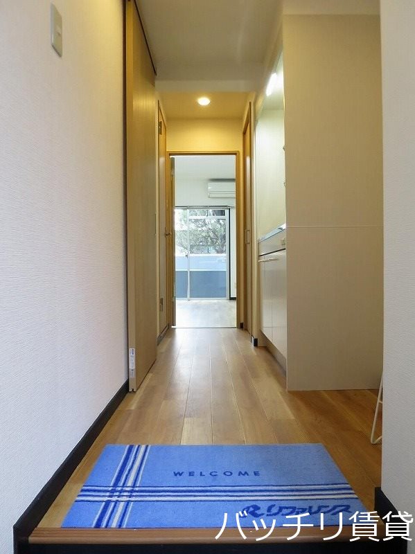 玄関　画像は別号室タイプの為、現状を優先致します。
