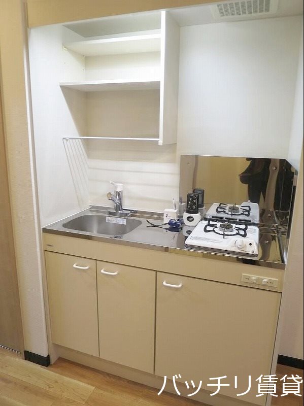キッチン　画像は別号室タイプの為、現状を優先致します。
