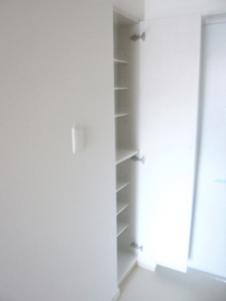 玄関　※別号室の参考写真です。