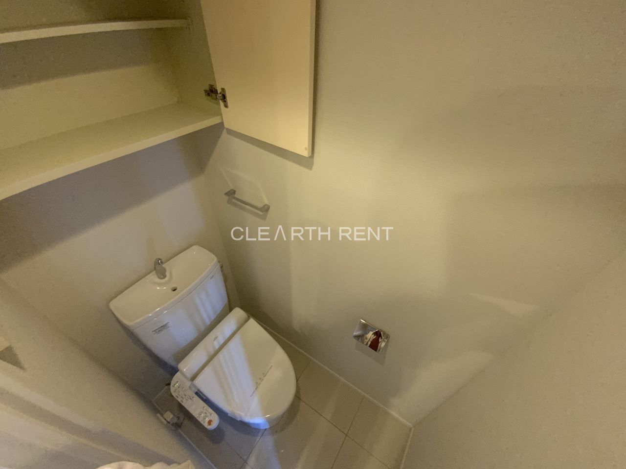 トイレ　清潔感あるシャワー付きトイレ