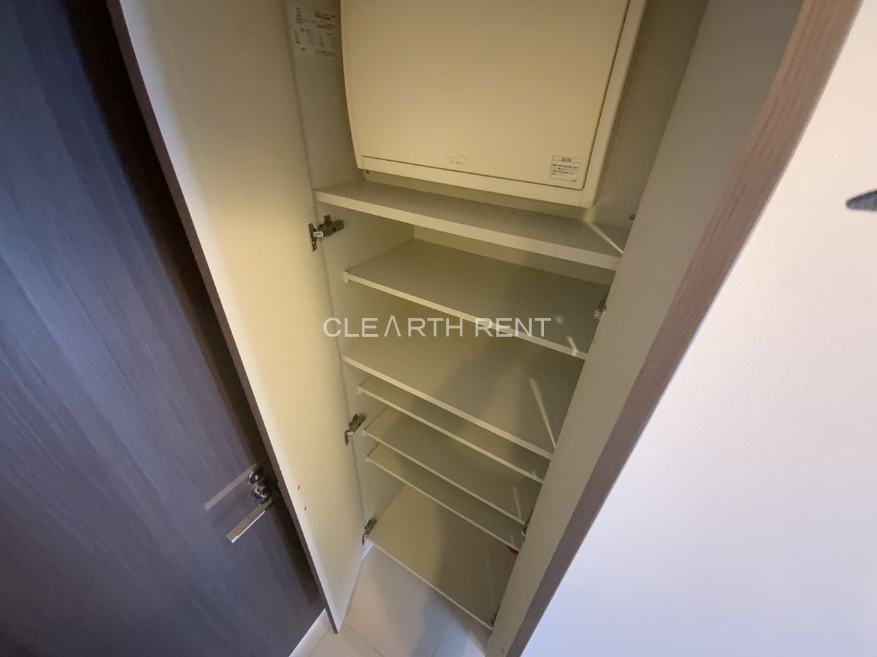 玄関　お気に入りの靴をたっぷり収納できるシューズボックス