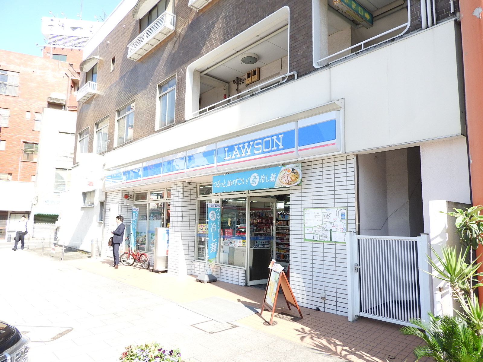 コンビニ　ローソン長崎湊公園前店（コンビニ）まで318m