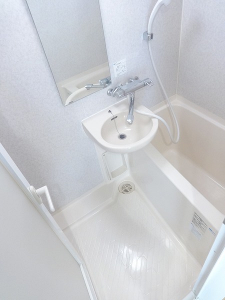 バス・シャワールーム　ゆったり過ごせるお風呂です