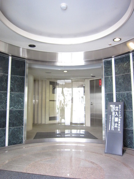 エントランス　建物の内部です