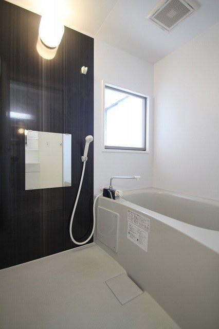 バス・シャワールーム　同物件別号室のものです。