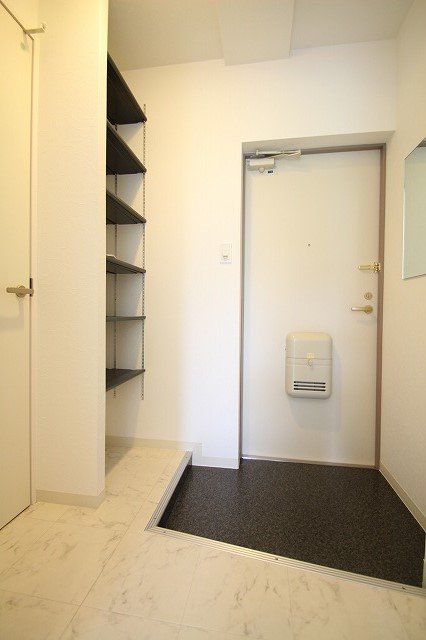 玄関　同物件別号室のものです。