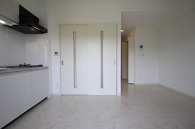 居室・リビング　同物件別号室のものです。