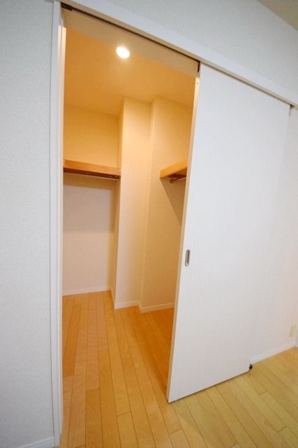 収納　★奥行のあるウォークインクローゼット★