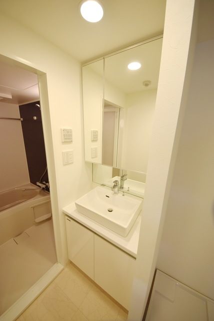 洗面設備　※別部屋の参考写真です。