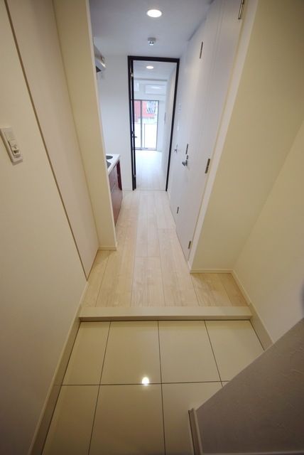 玄関　※別部屋の参考写真です。