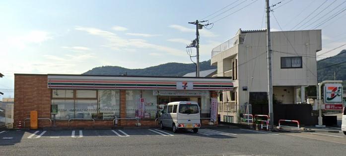 コンビニ　セブンイレブン甲府美咲店（コンビニ）まで559m