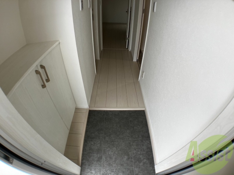 玄関　玄関からの様子です。すぐ部屋が見えないのは安心ですね。