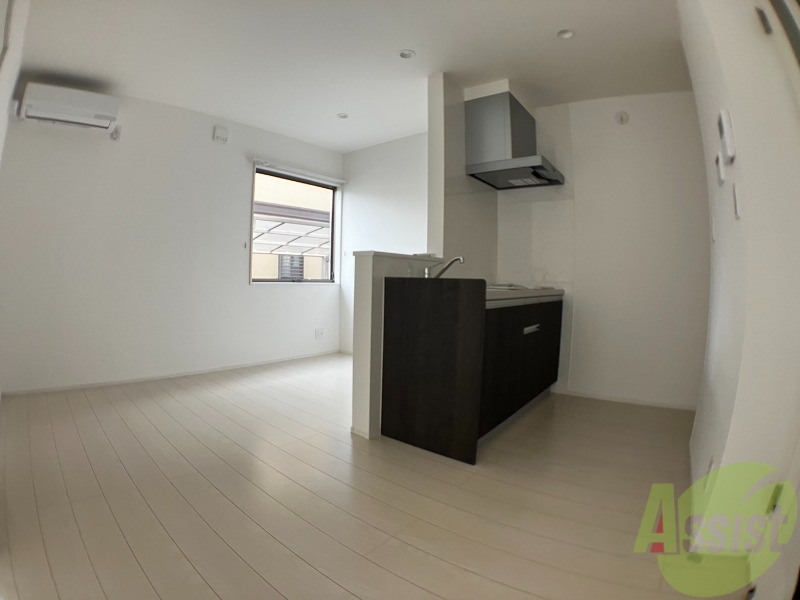 居室・リビング　９帖のＬＤＫです。広々としてきれいですね。