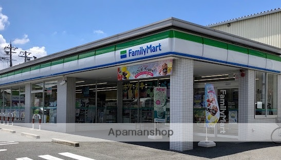 コンビニ　ファミリーマート（コンビニ）まで628m