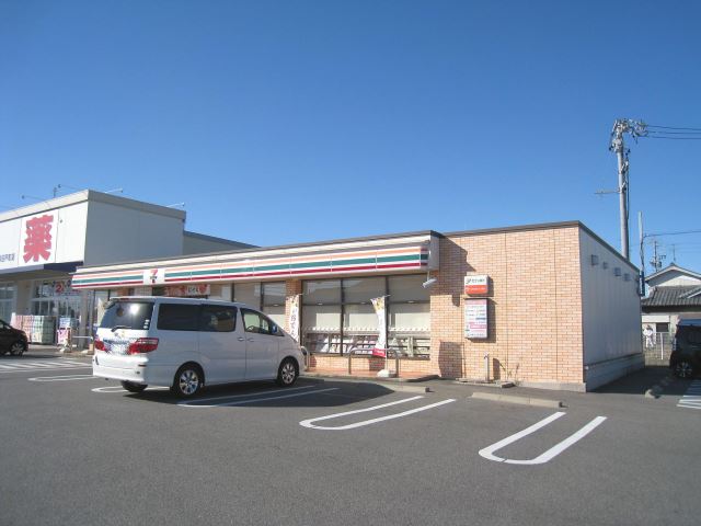 コンビニ　セブンイレブン（コンビニ）まで560m