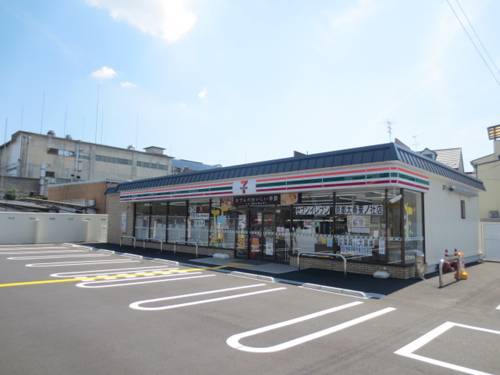 コンビニ　セブンイレブン（コンビニ）まで230m