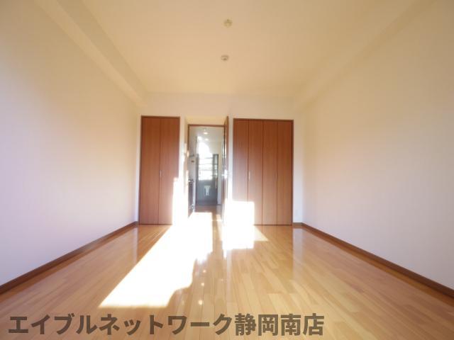 居室・リビング　こちらの居間で趣味の時間をお楽しみください