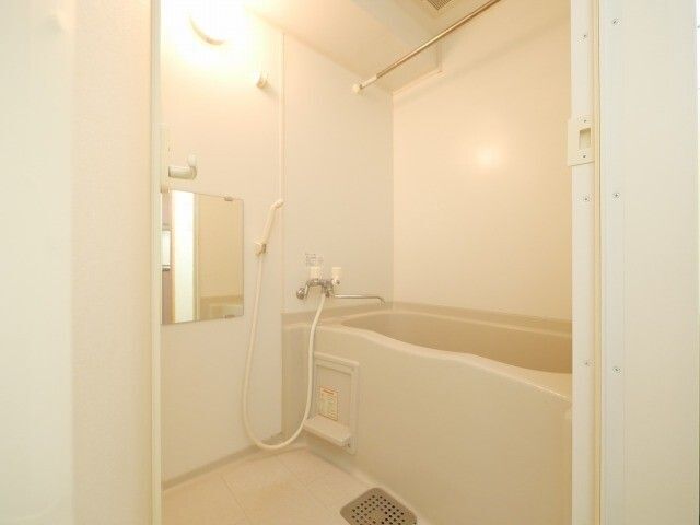 バス・シャワールーム　※写真は別号室です。