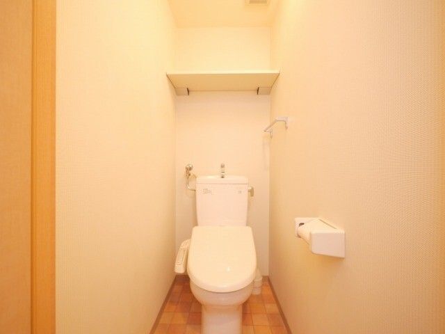 トイレ　※写真は別号室です。