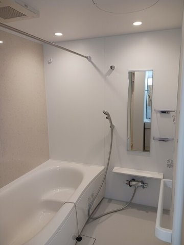 バス・シャワールーム　落ち着いた空間のお風呂です