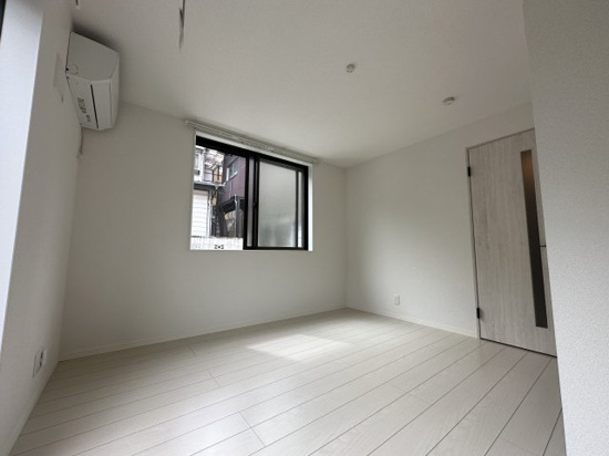 その他部屋・スペース　2面採光の洋室♪