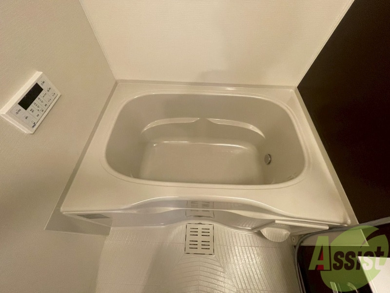 バス・シャワールーム　こちらはバスルームになります。追い焚き機能付です。