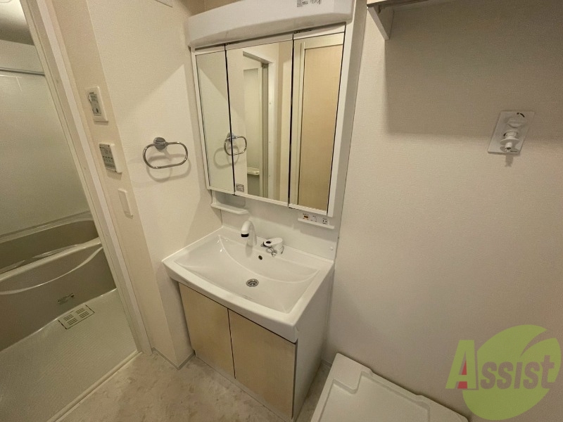 洗面設備　こちらは洗面台になります。シャンプードレッサー仕様です。