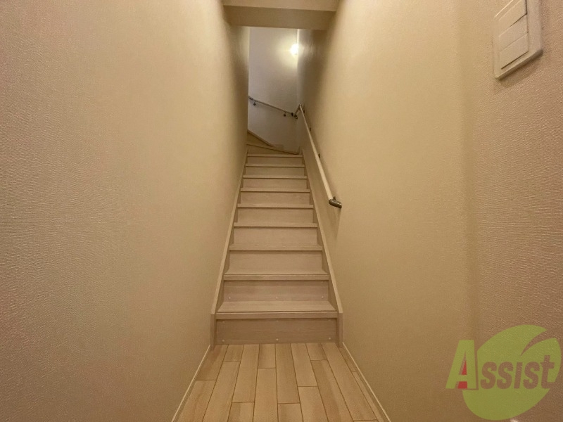 玄関　こちらは玄関になります。照明設備付きです。