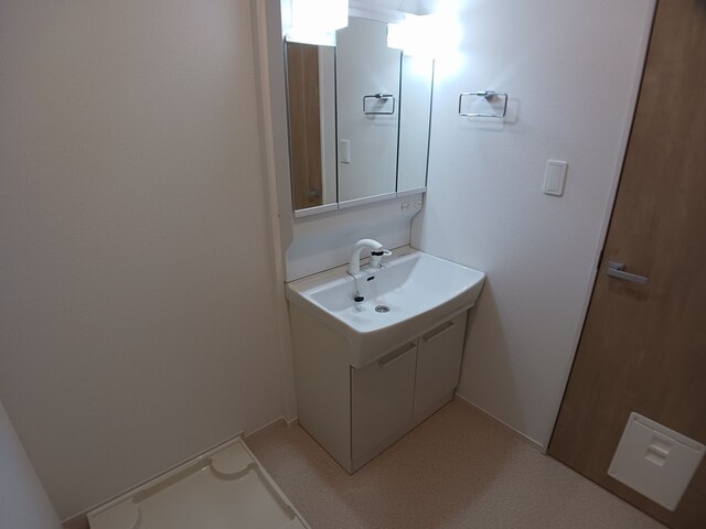 洗面設備　シャンプードレッサー・洗濯機置き場