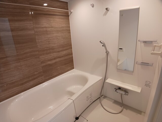 バス・シャワールーム　シャワー・追い焚き給湯