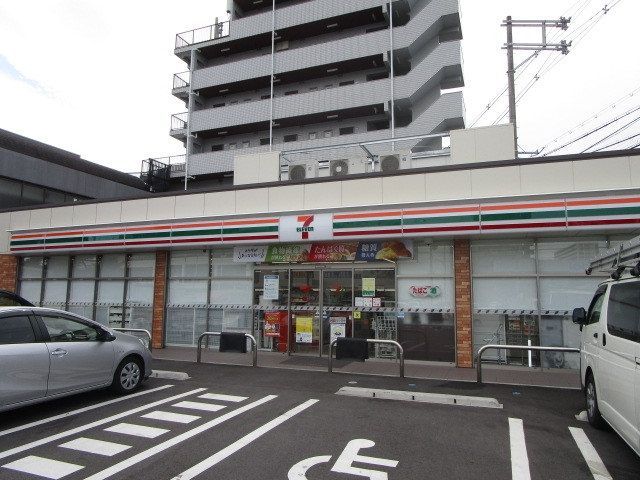 コンビニ　セブンイレブン 高槻富田丘町店（コンビニ）まで750m
