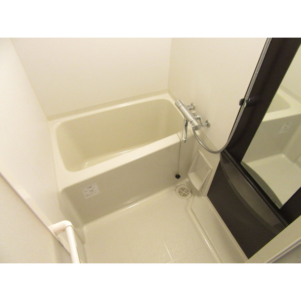 バス・シャワールーム　浴室乾燥機能付きです