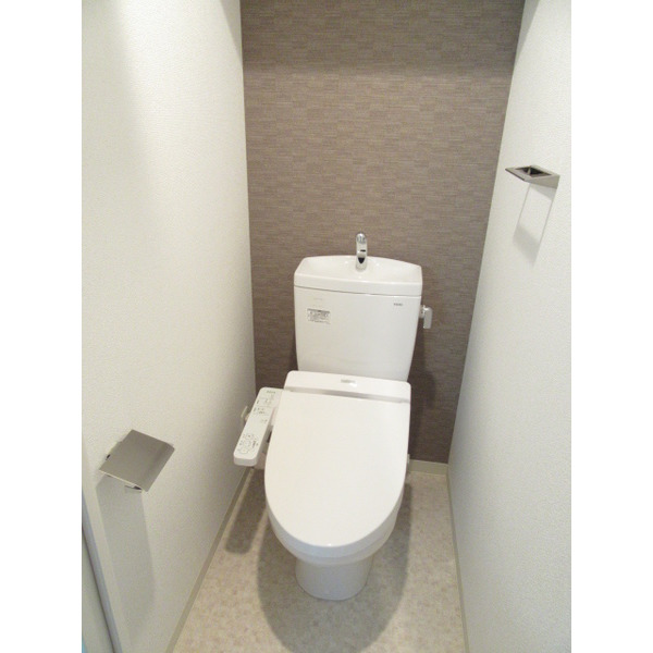 トイレ　温水洗浄便座です