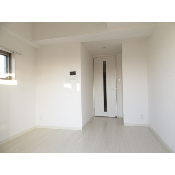 居室・リビング　洋室は白く綺麗