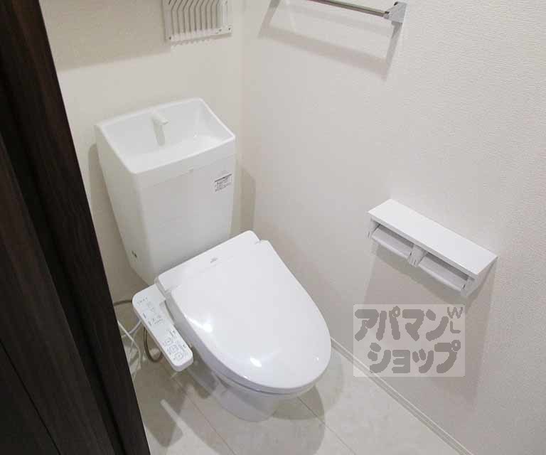 トイレ　３０２号室の写真です。