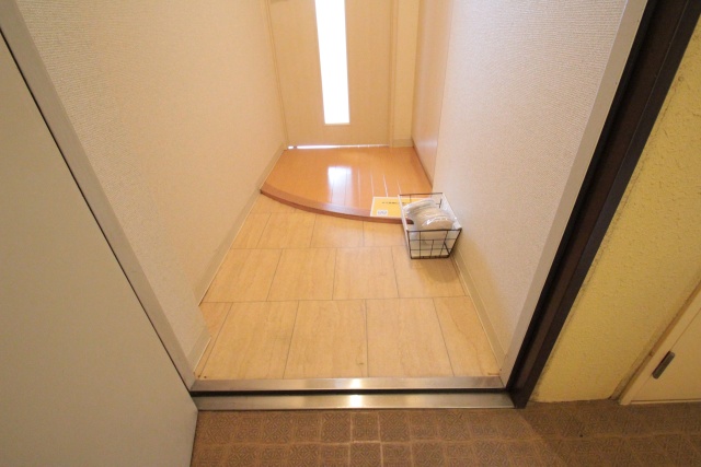 玄関　※別室の参考写真の為、現況優先です。