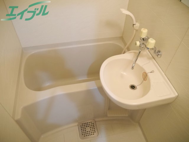 バス・シャワールーム　別部屋同タイプです