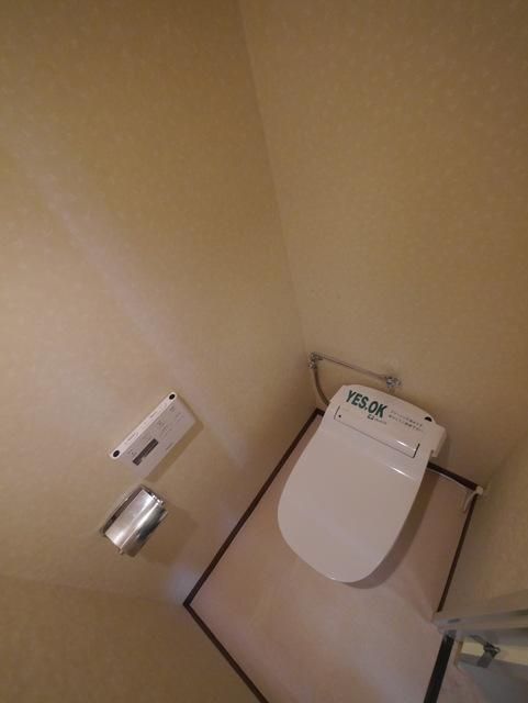 トイレ　※別号室別タイプの参考写真です。