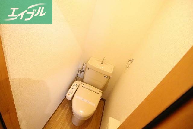 トイレ　同物件別部屋の写真です