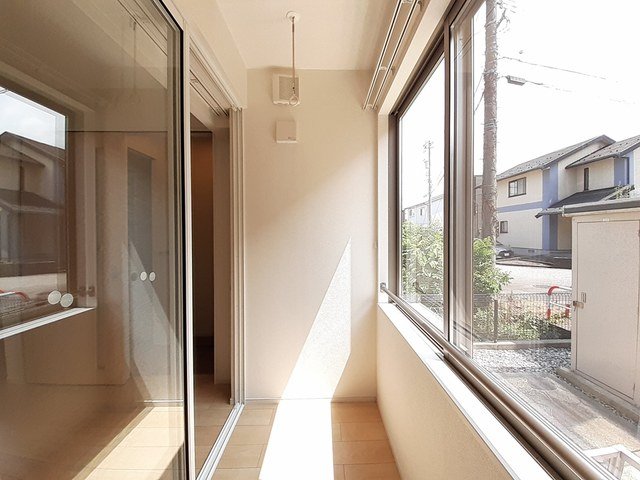 その他部屋・スペース　サンルーム。雨の日や冬でも安心して洗濯物が干せます！