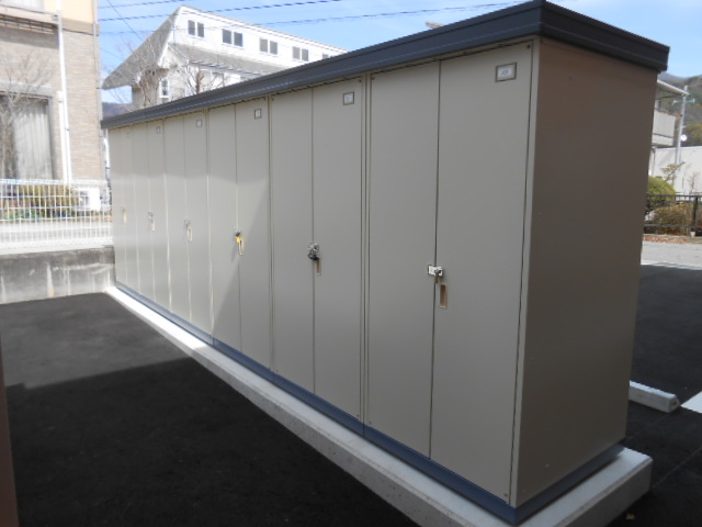 その他設備　各戸個別の屋外物置完備（冬用タイヤ等収納可能）