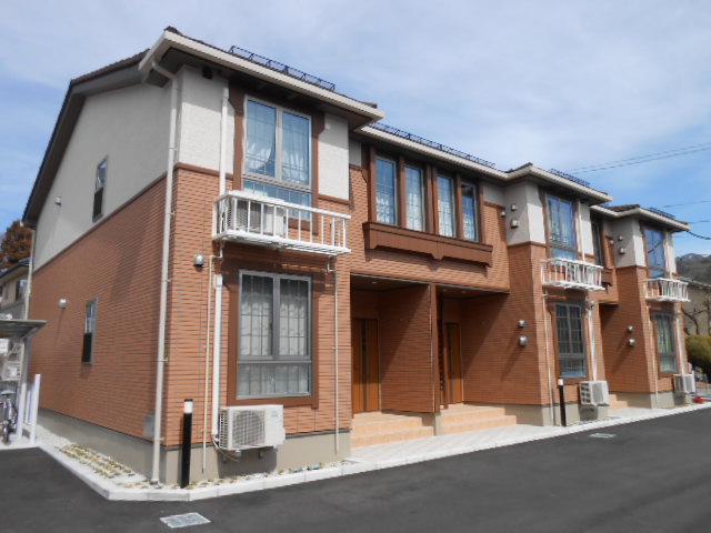 建物外観　サンルーム・玄関側を南西方向より撮影