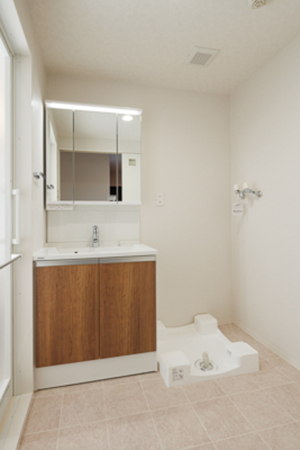洗面設備　※写真は同タイプ住戸です。