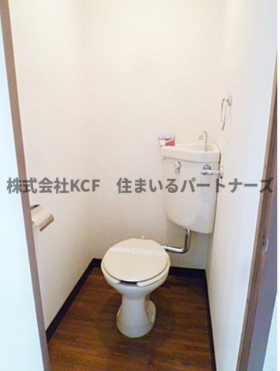 トイレ　落ち着いた色調のトイレです