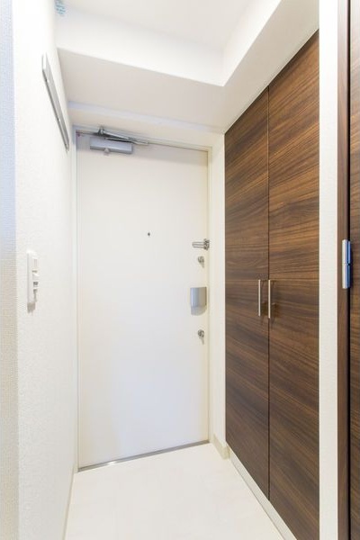 玄関　同物件別部屋写真